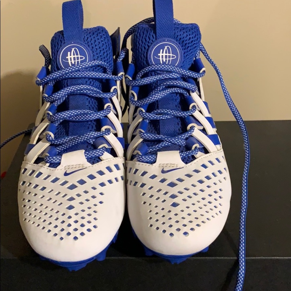 New women’s Nike lacrosse cleat, sz 6